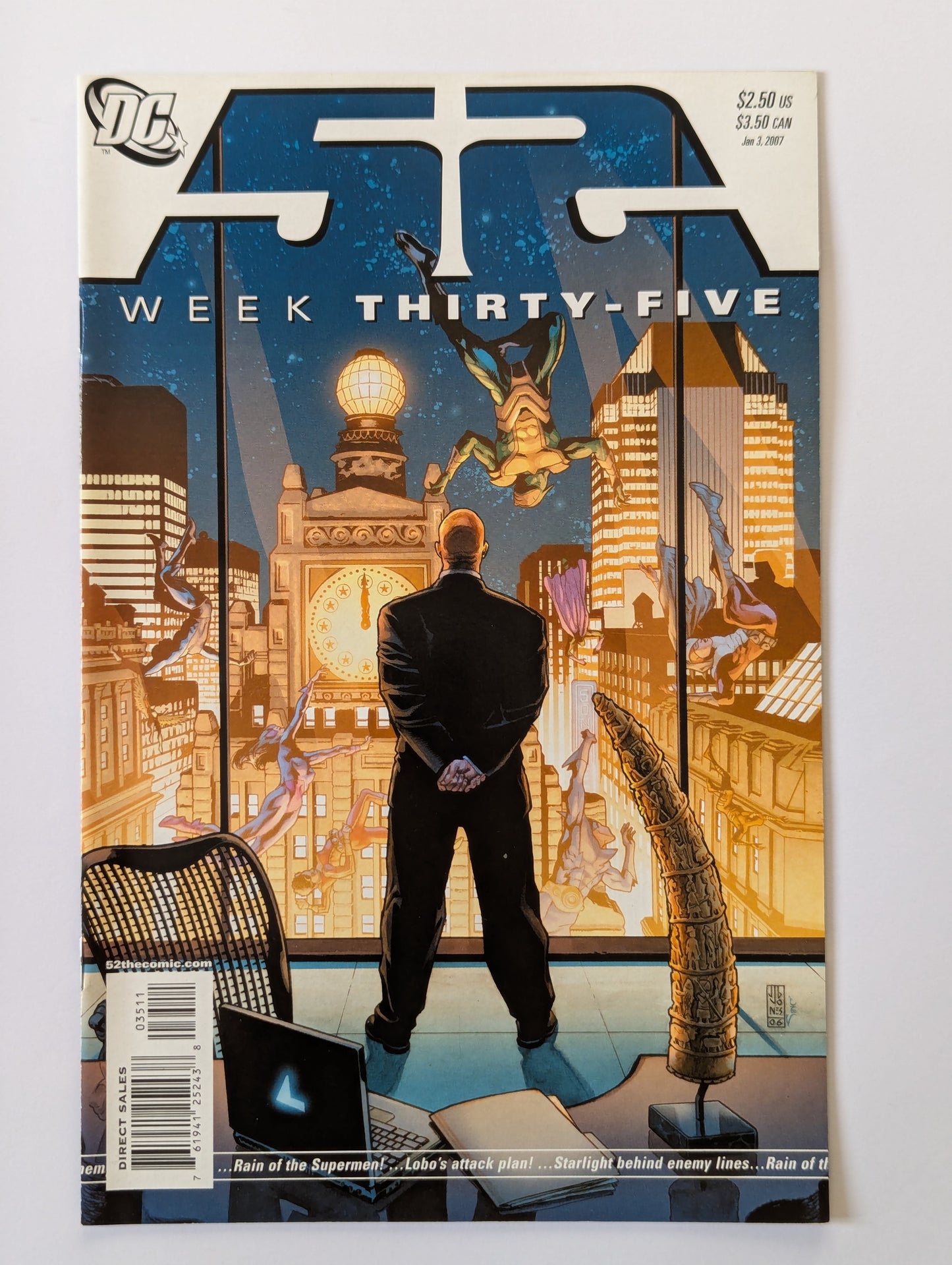 52 #35 DC Comic Book