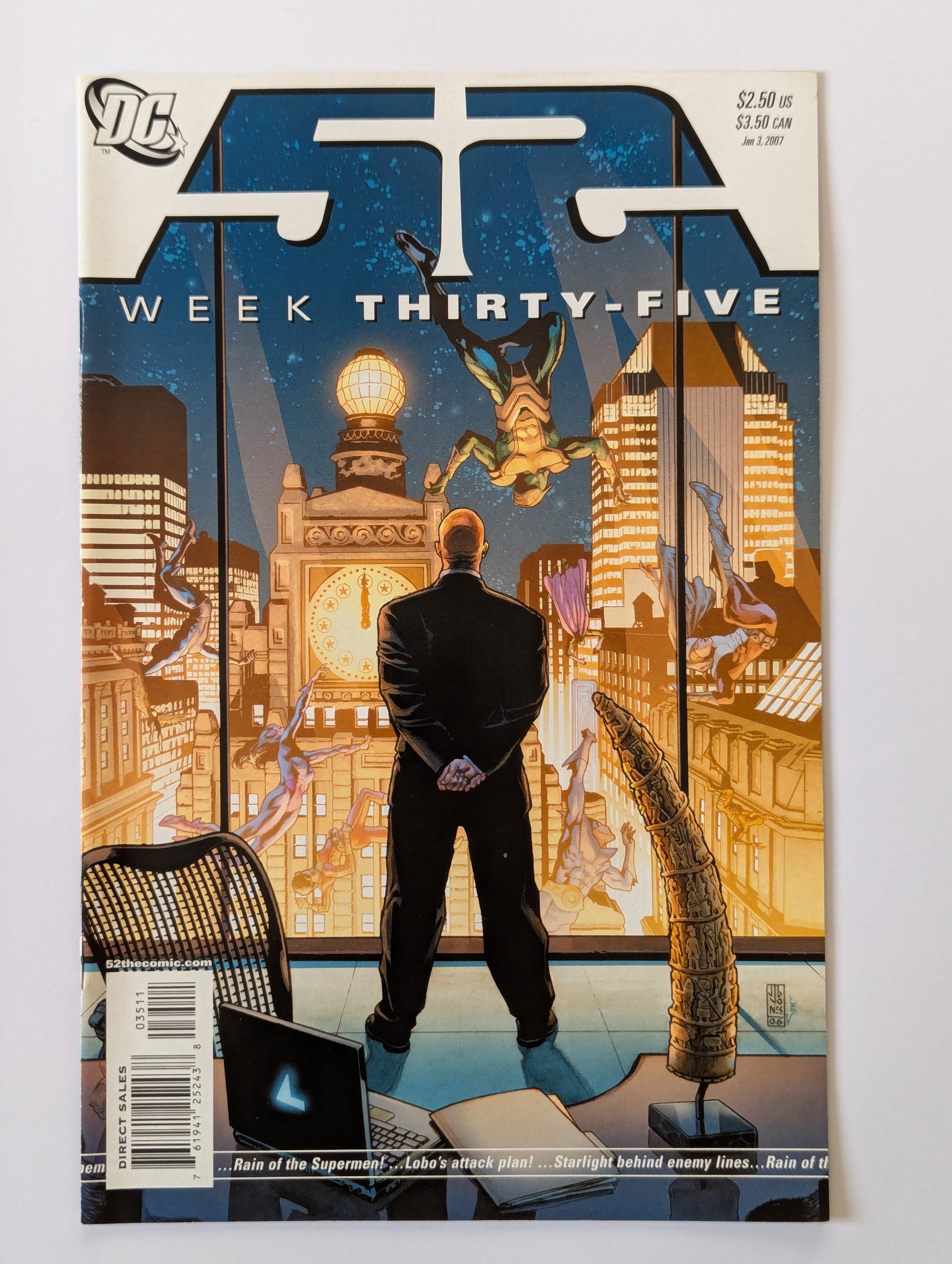 52 #35 DC Comic Book